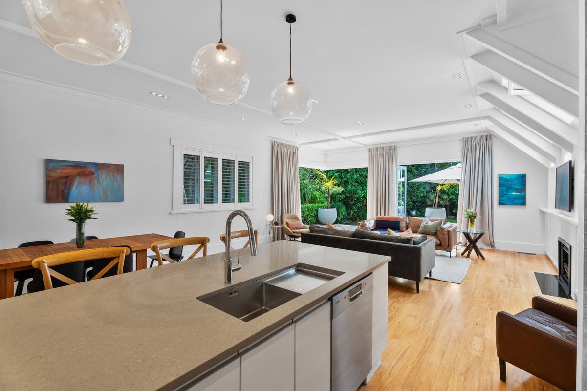 4 Poronui Street, Mount Eden, Auckland - Carousel 2