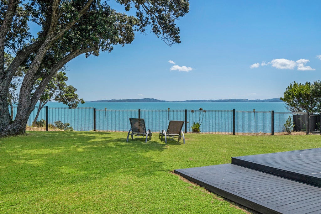 15 Hawke Crescent, Beachlands, Auckland - Carousel 1