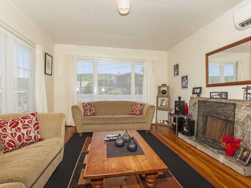 22 Manor Drive, Stokes Valley, Lower Hutt - Carousel 2