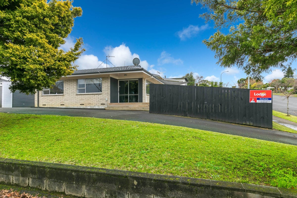 42A Alison Street, Hamilton Lake, Hamilton - Carousel 2