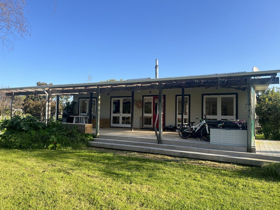92 Rahui Road, Otaki - Carousel 1