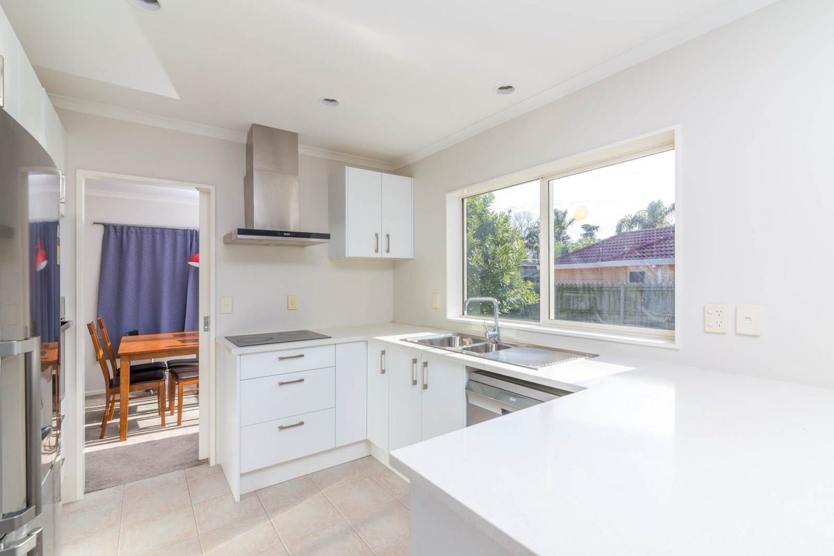 24 Newry Close, East Tamaki Heights, Auckland - Carousel 2