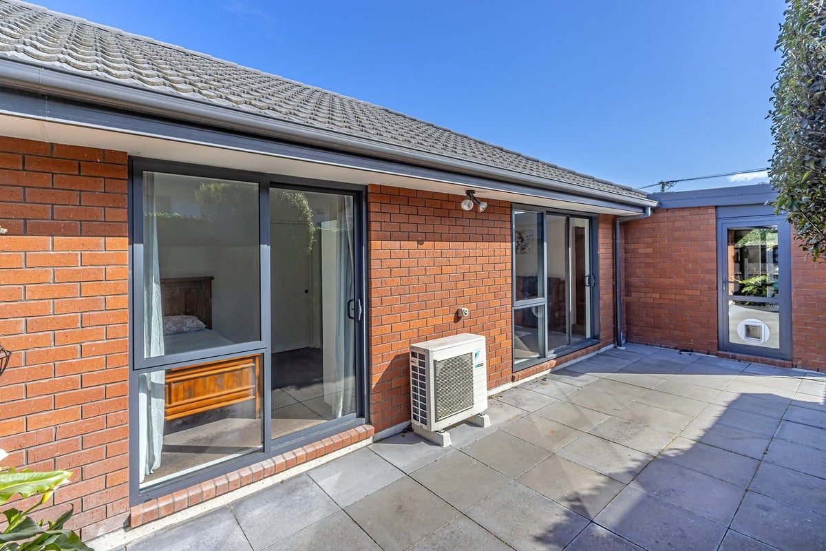 1/26 Geraldine Street, Edgeware, Christchurch - Carousel 1