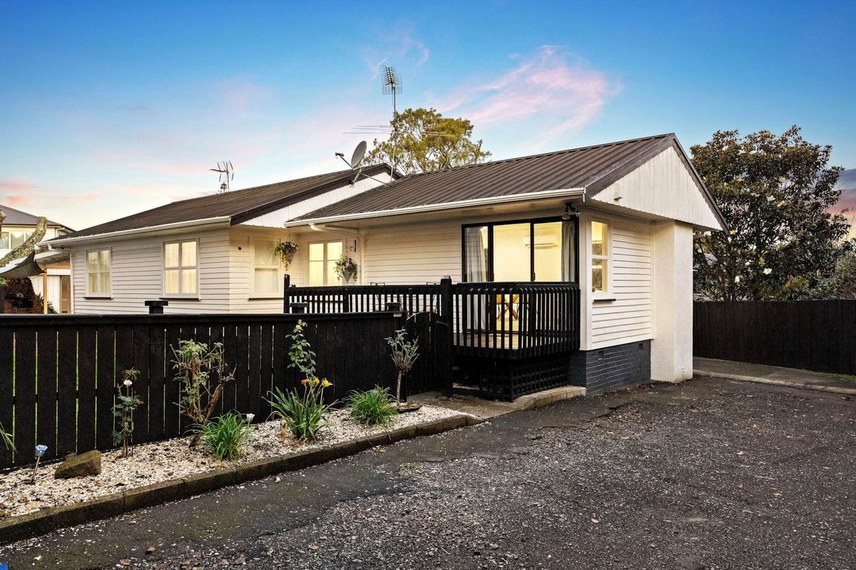 15A Grande Vue Road, Hillpark, Auckland - Carousel 1