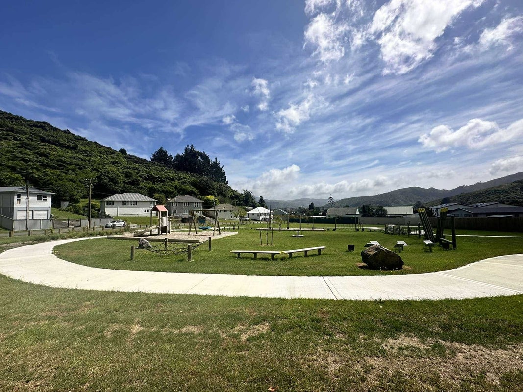 2/70 Judd Crescent, Naenae, Lower Hutt - Carousel 14