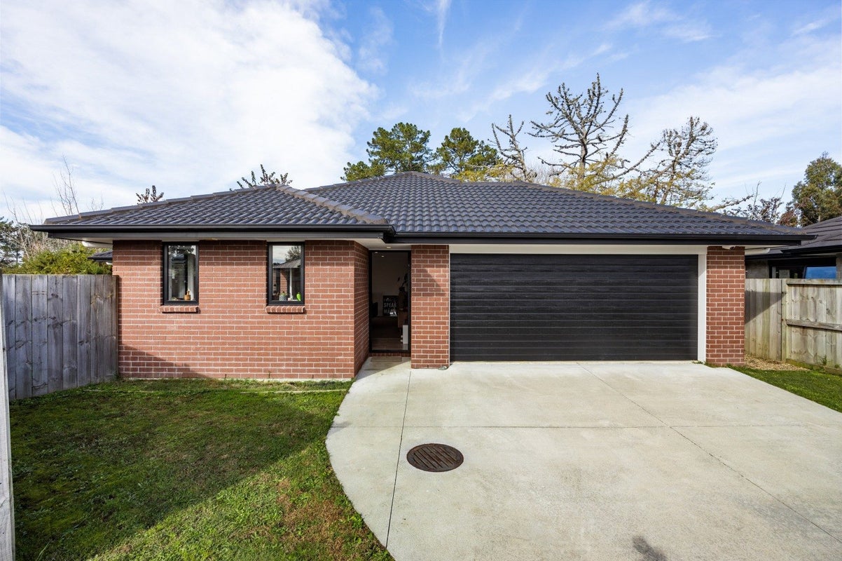 239D Dixon Road, Fitzroy, Hamilton - Carousel 1