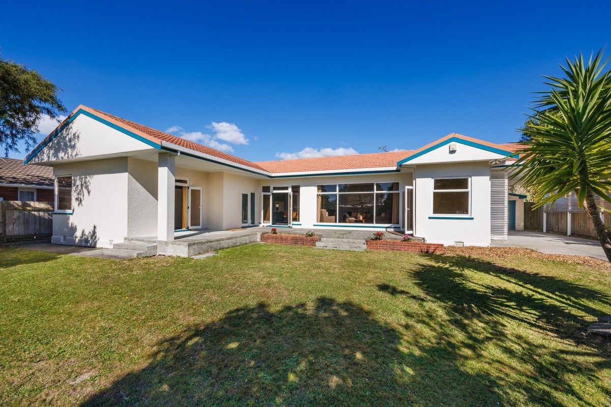 16 College Street, Awapuni, Palmerston North - Carousel 1