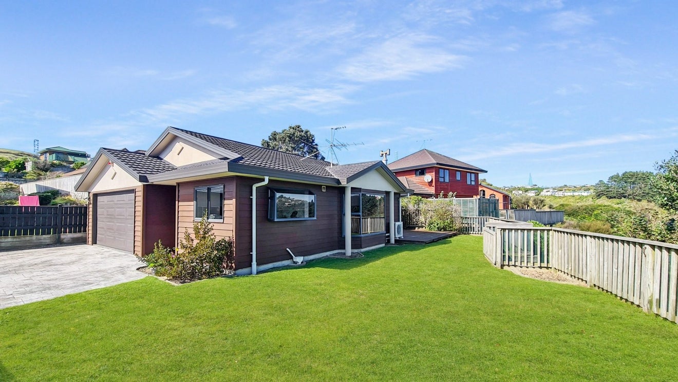 35 Peppertree Lane, Woodridge, Wellington - Carousel 2