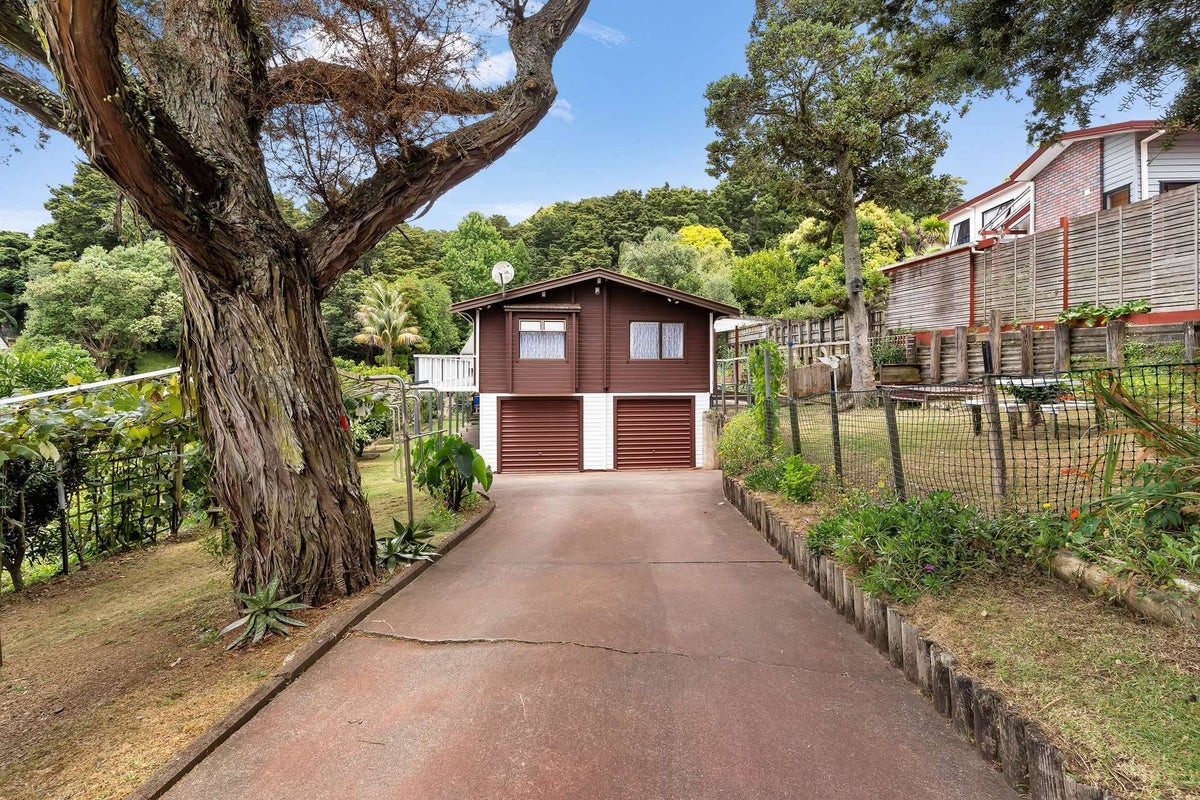 11 Mahoe Glade, Patumahoe, Pukekohe - Carousel 1