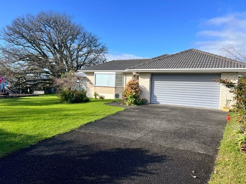 21 Oakpark Place, West Harbour, Auckland - Carousel 1