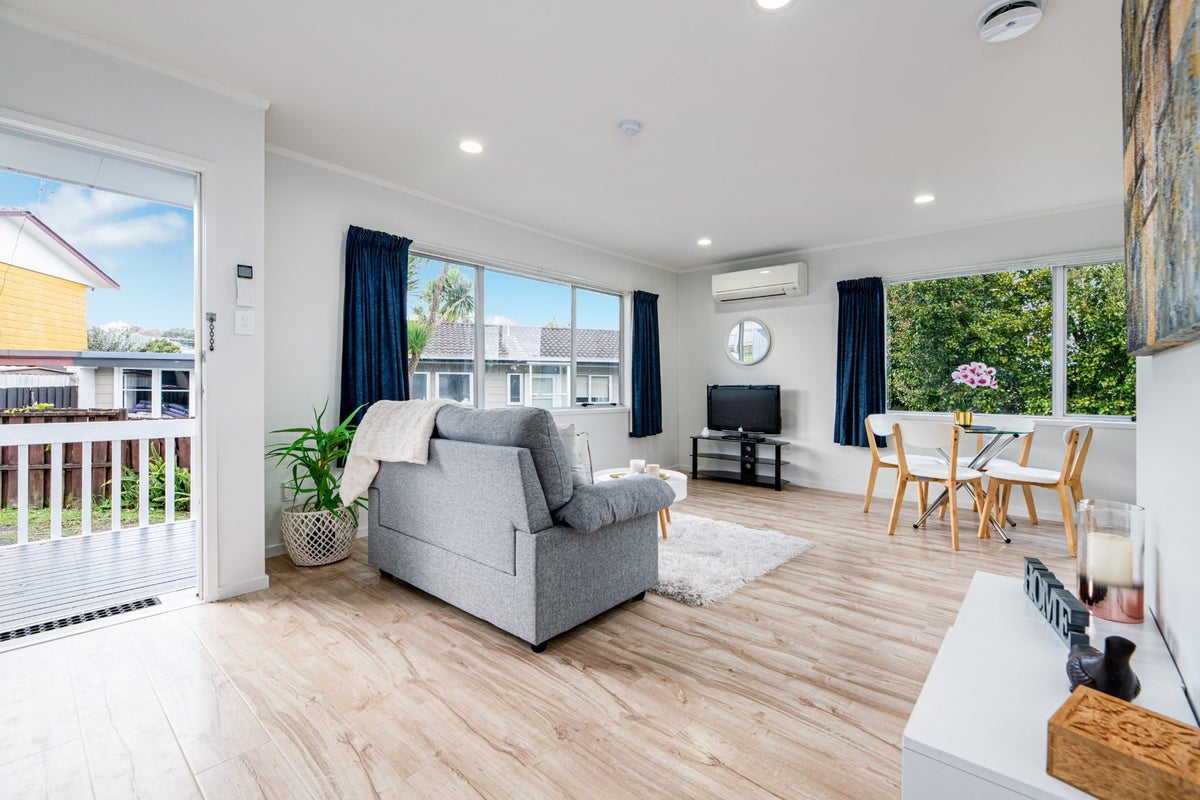 2/50 Makora RD, Massey, Auckland - Carousel 2