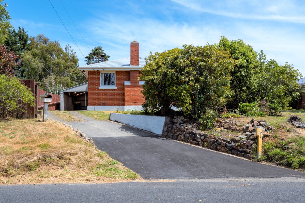 12 Frances Street, Broad Bay, Dunedin - Carousel 2
