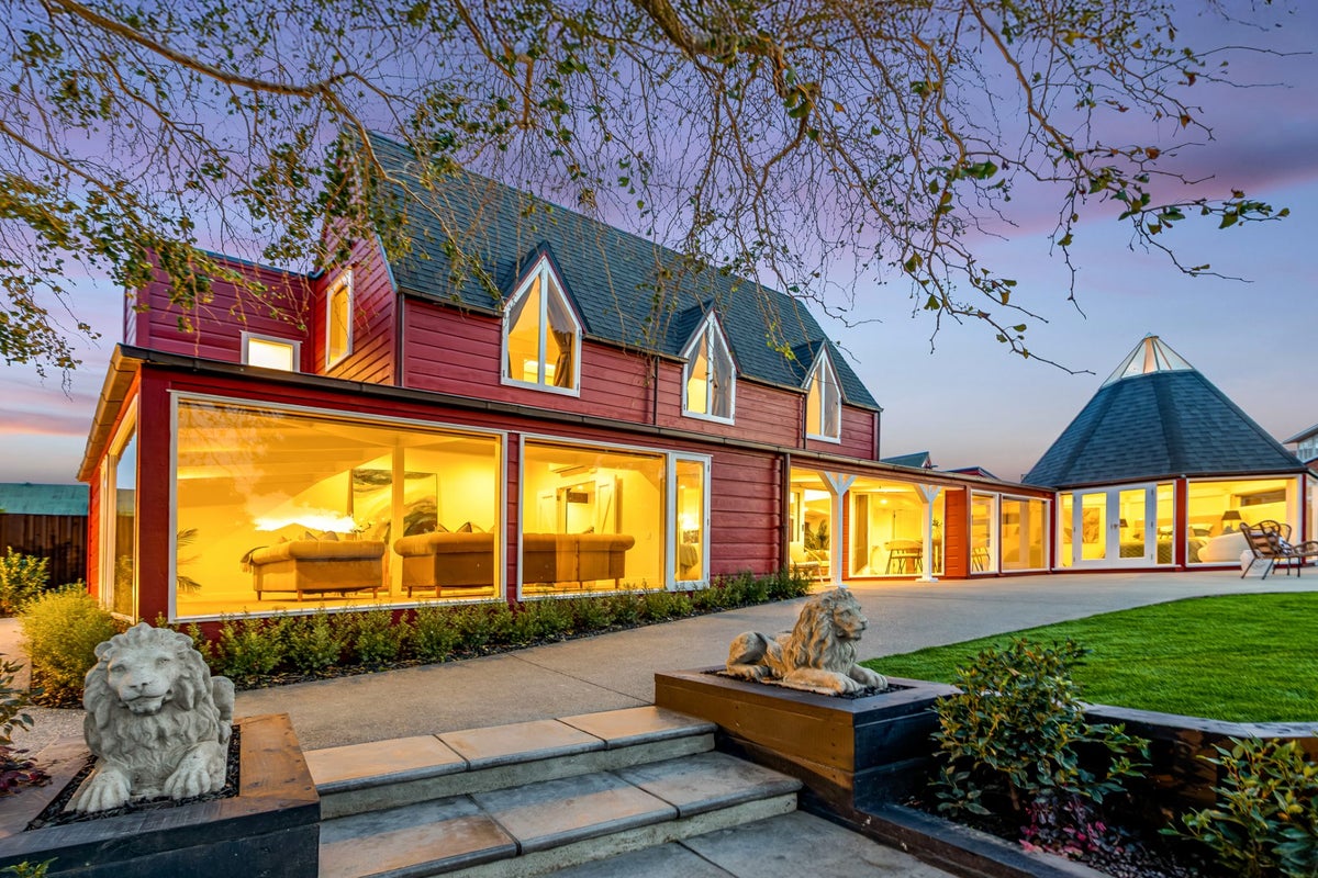 64 Kings Crescent, Hutt Central, Lower Hutt - Carousel 2