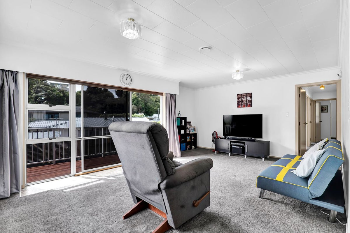 5 Ambury Place, Merrilands, New Plymouth - Carousel 2