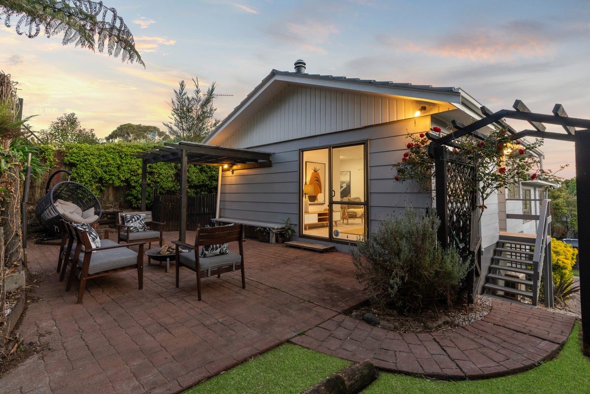 15 Jenanne Place, Totara Vale, Auckland - Carousel 1