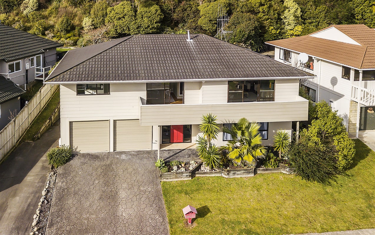 19 Spyglass Lane, Whitby, Porirua - Carousel 1