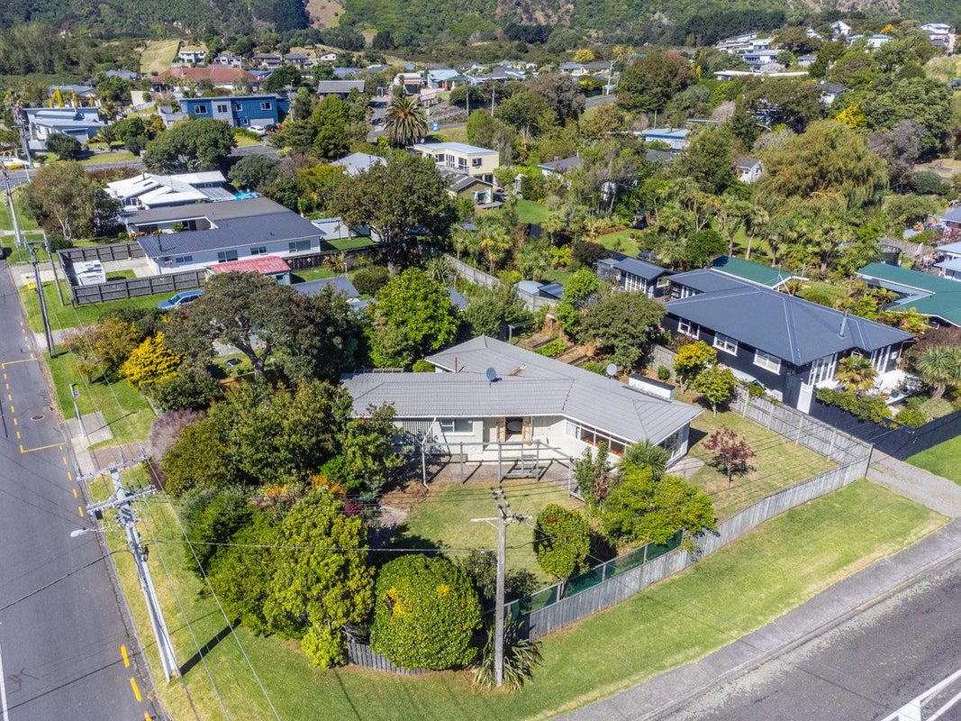 44 Menin Road, Raumati South, Paraparaumu - Carousel 1