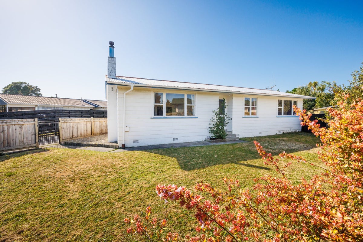 20 Pinedale Parade, Milson, Palmerston North - Carousel 2