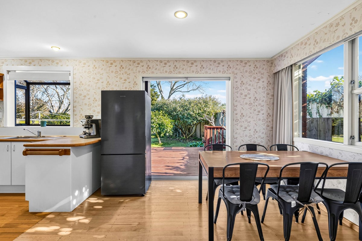 45 Regent Street, Silverdale, Hamilton - Carousel 1