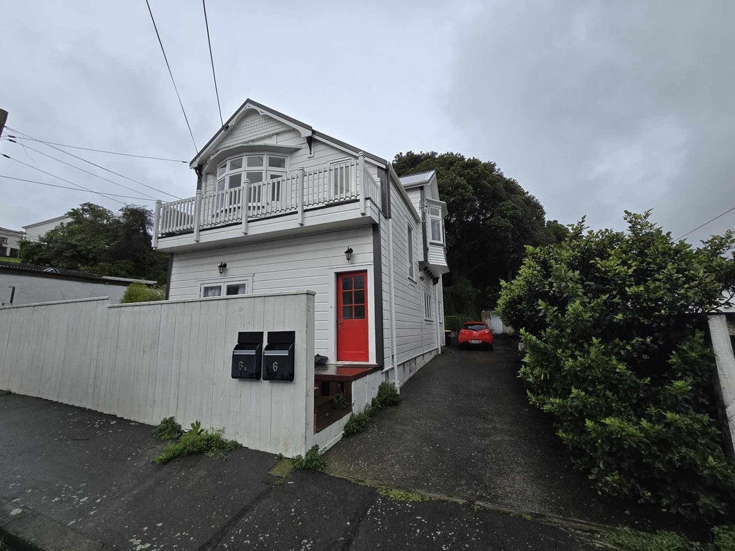 6 Mckinley Crescent, Brooklyn, Wellington - Carousel 1