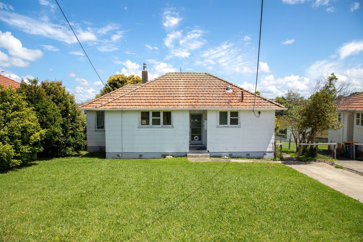 35 Hillary Crescent, Belmont, Auckland - Carousel 1