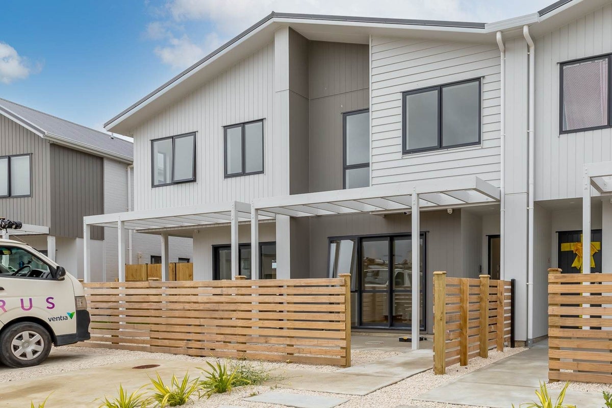 43B Soaring Bird Drive, Takanini, Auckland - Carousel 1