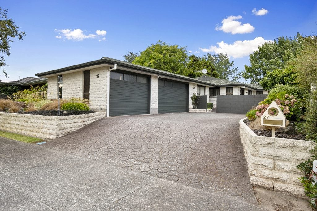 27 Humphries Place, Awapuni, Palmerston North - Carousel 1
