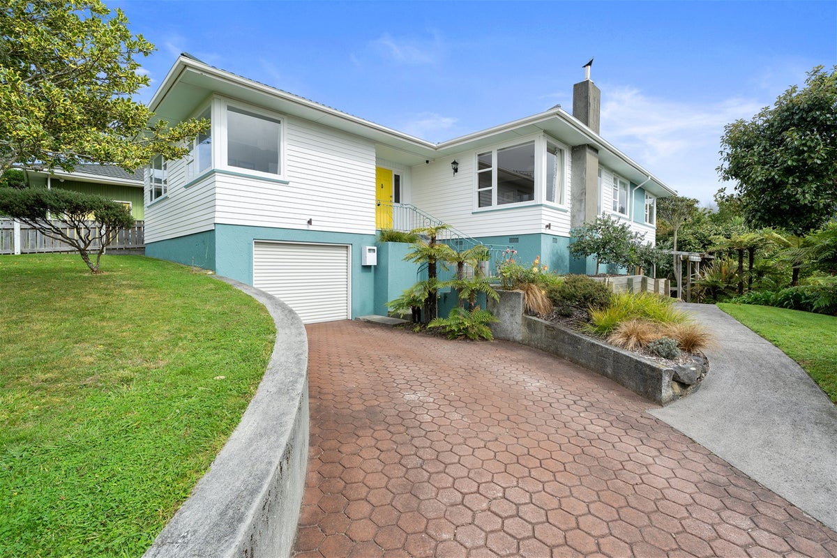 53 Saint Johns Terrace, Tawa, Wellington - Carousel 21