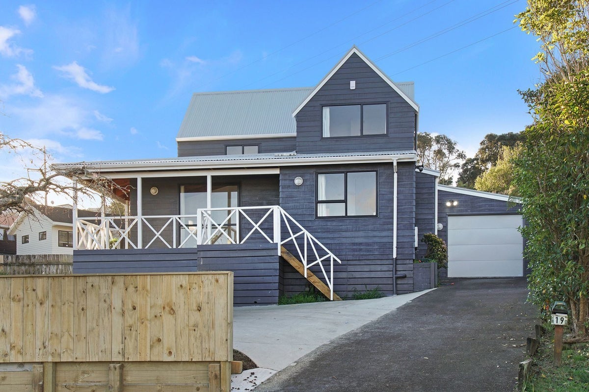 19 Atlantis Place, Totara Vale, Auckland - Carousel 12