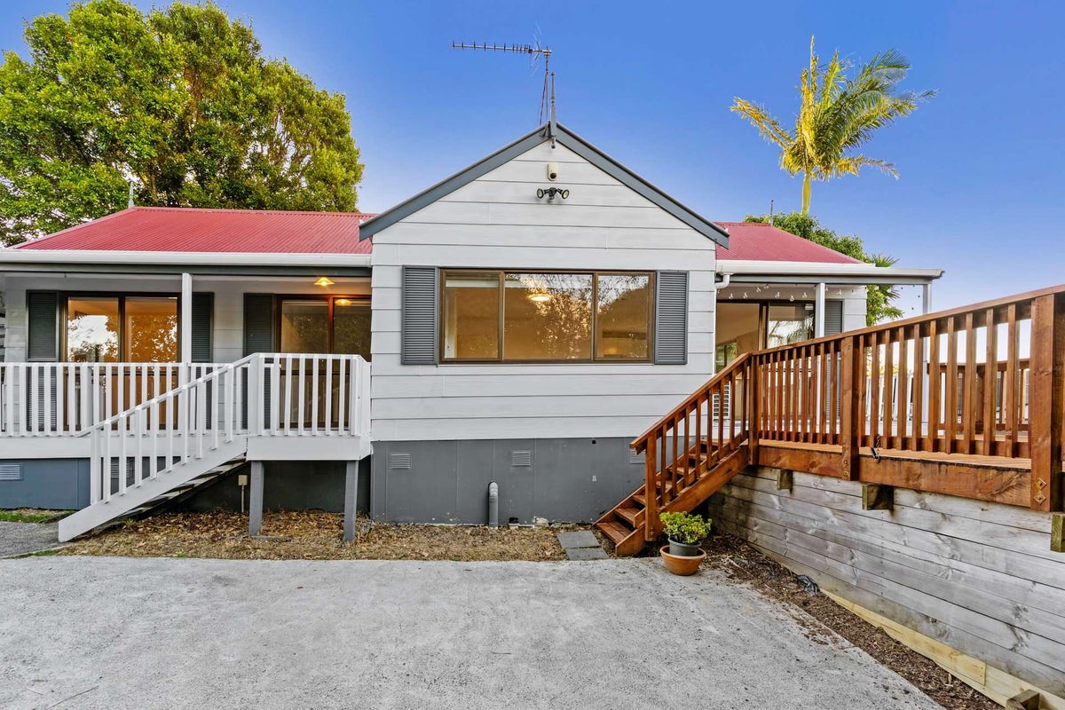 65 Reynella Drive, Massey, Auckland - Carousel 1