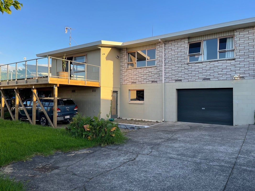 15 Lorna Place, Brookfield, Tauranga - Carousel 1