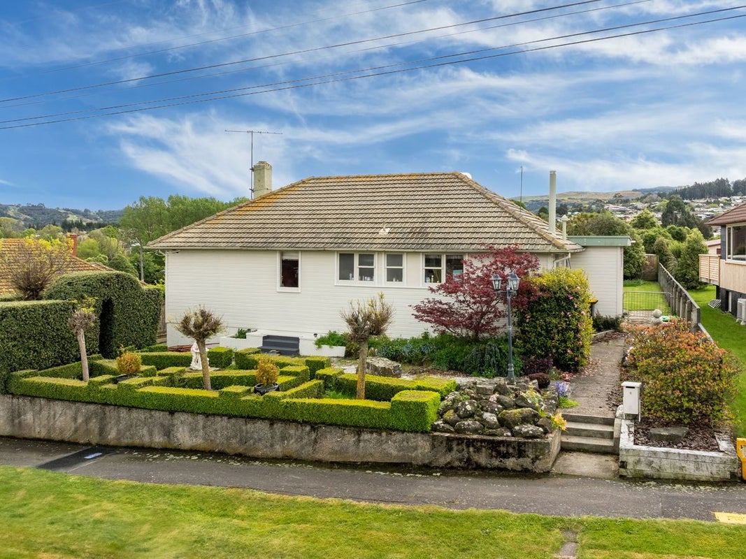 4 Burgess Street, Green Island, Dunedin - Carousel 17