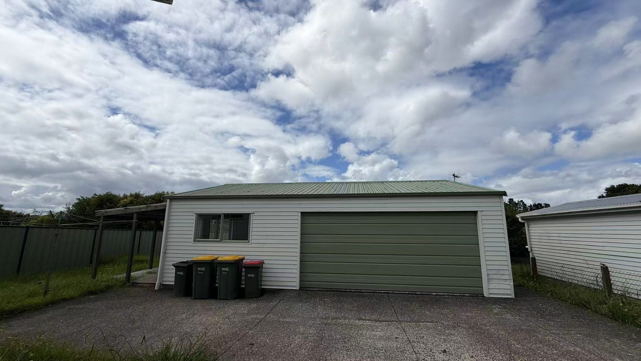 26 Sunline Avenue, Massey, Auckland - Carousel 1