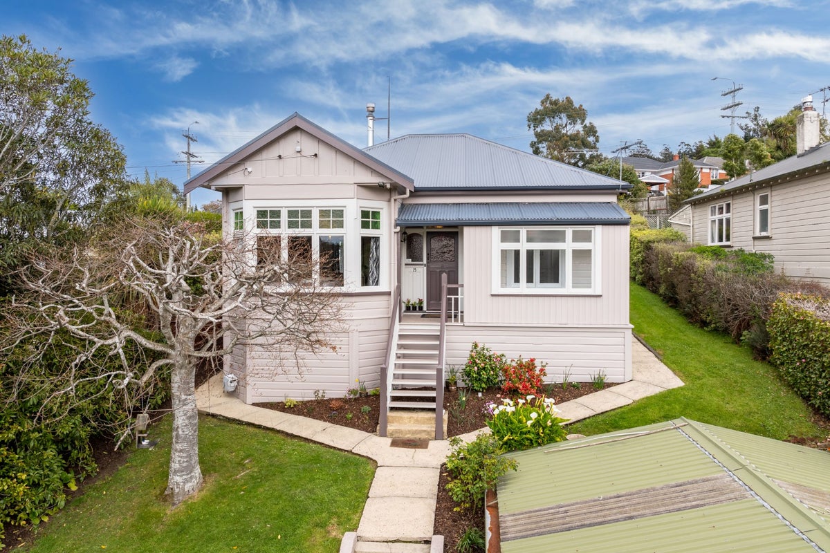 15 Glenross Street, Glenross, Dunedin - Carousel 1