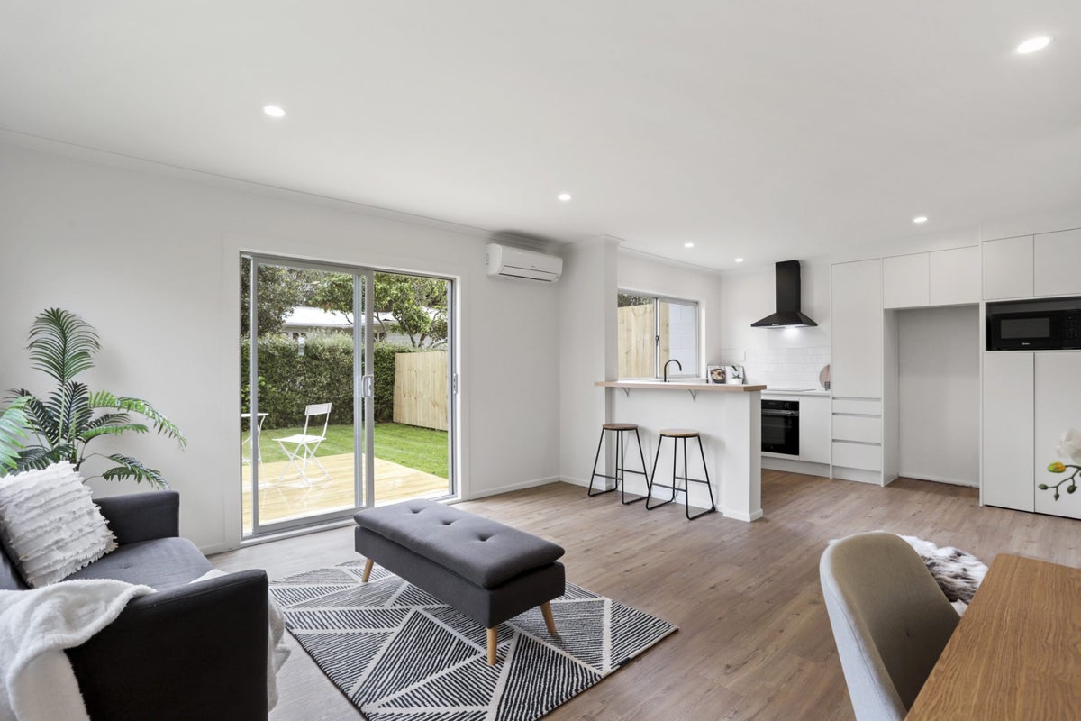 1/35 Riversdale Road, Avondale, Auckland - Carousel 2
