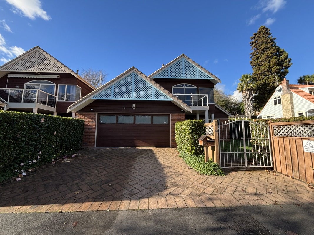 68 Memorial Drive, Hamilton East, Hamilton - Carousel 1