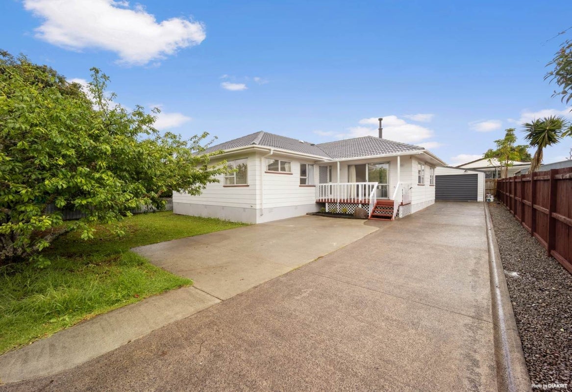 12 Glenhaven Place, Te Atatu Peninsula, Auckland - Carousel 1