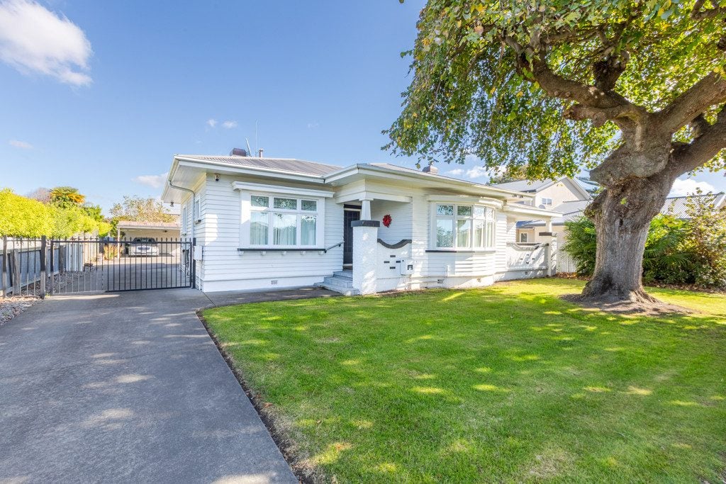 616 Saint Aubyn Street West, Saint Leonards, Hastings - Carousel 1
