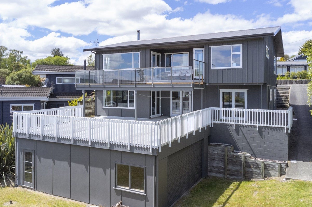 71 Rainbow Drive, Rainbow Point, Taupo - Carousel 1