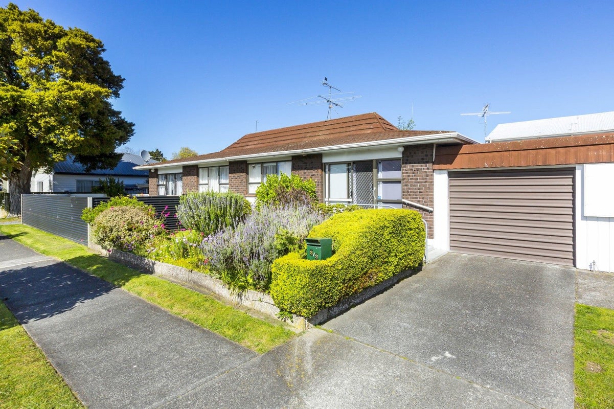 2/2 Benzie Avenue, Elderslea, Upper Hutt - Carousel 2