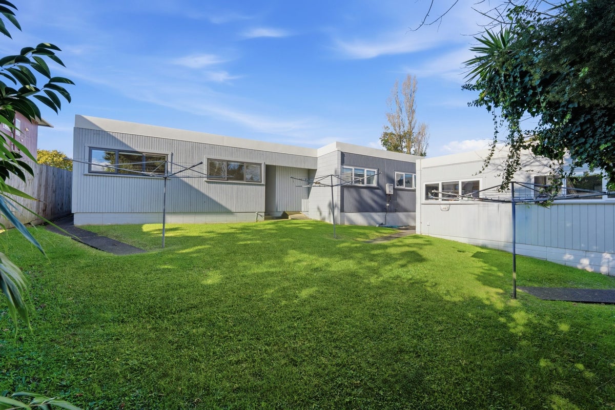 3/4 Cruickshank Crescent, Meadowbank, Auckland - Carousel 13