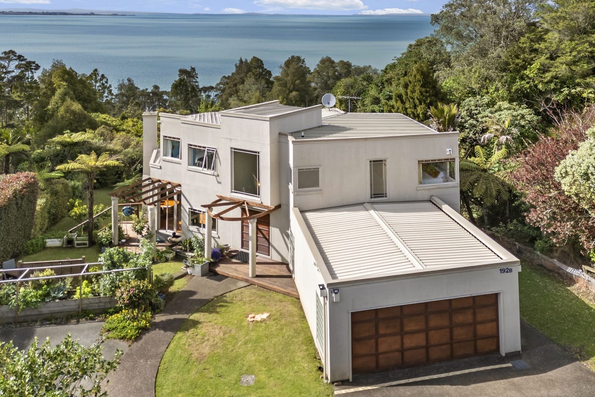 192B Cliff View Drive, Green Bay, Auckland - Carousel 1
