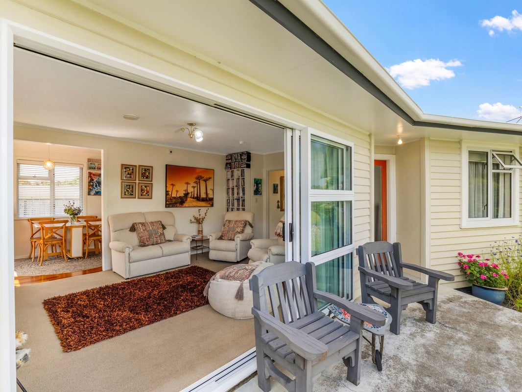 22 Camellia Avenue, Aramoho, Whanganui - Carousel 1