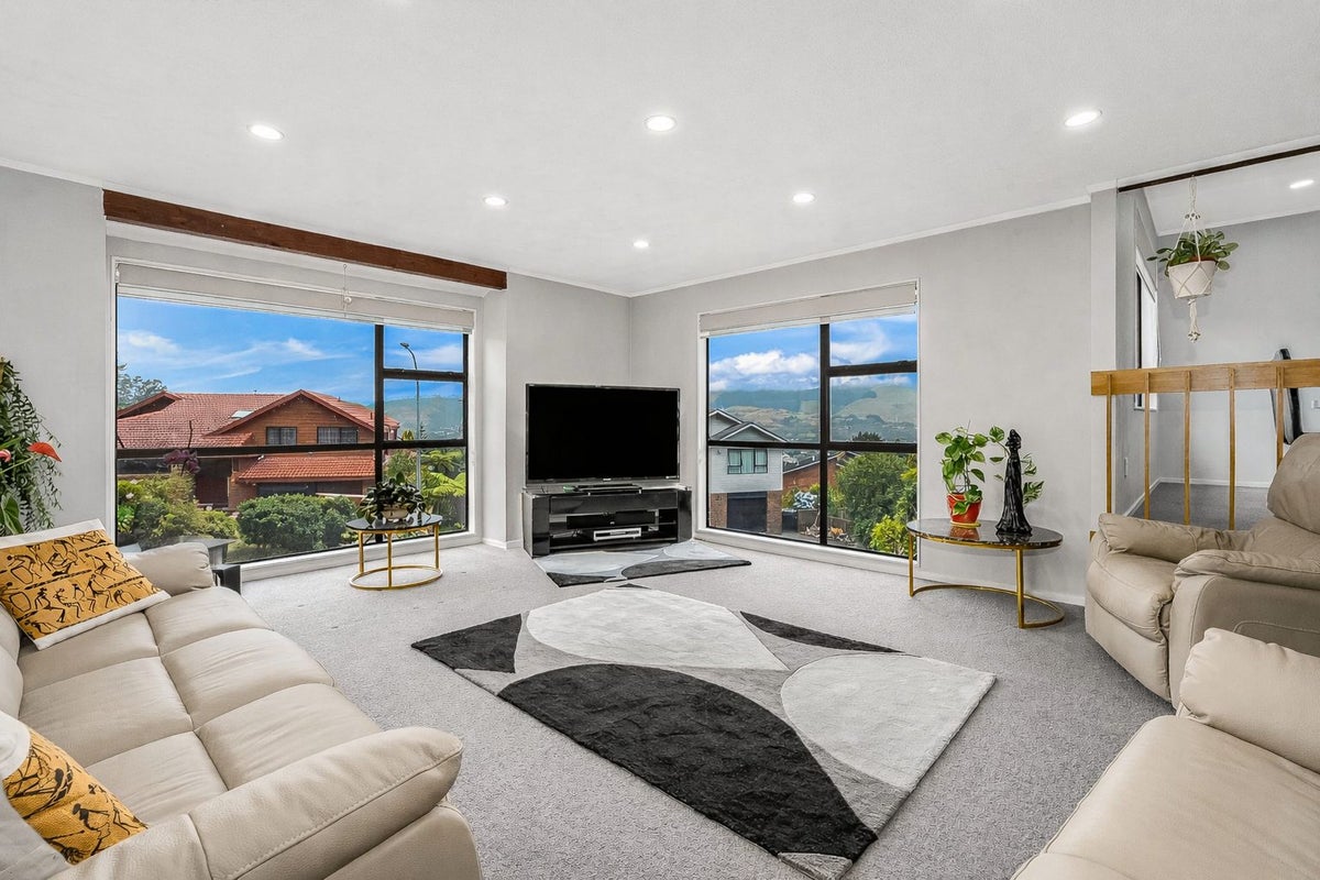 46 Peterhouse Street, Tawa, Wellington - Carousel 2