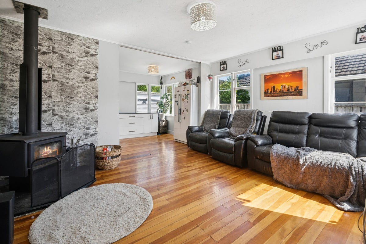 203 Wellington Road, Wainuiomata, Lower Hutt - Carousel 2