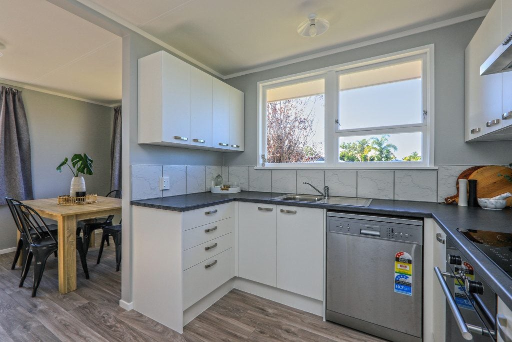 9 Burton Place, Flaxmere, Hastings - Carousel 2