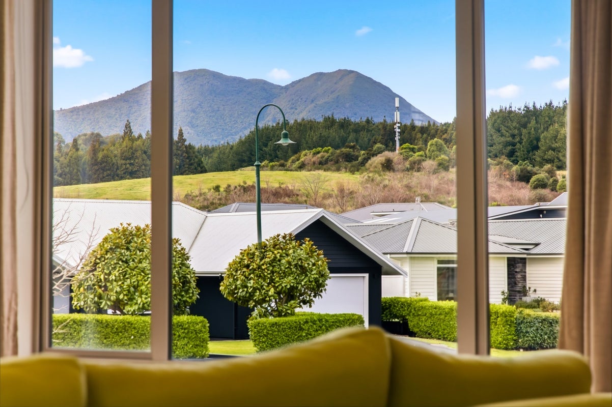 2 Brompton Close, Richmond Heights, Taupo - Carousel 2