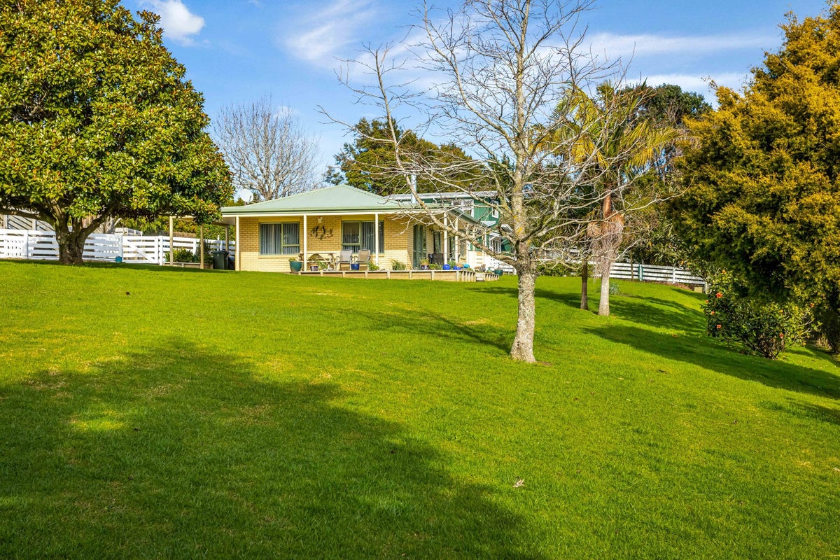192 Muriwai Valley Road, Waimauku - Carousel 1