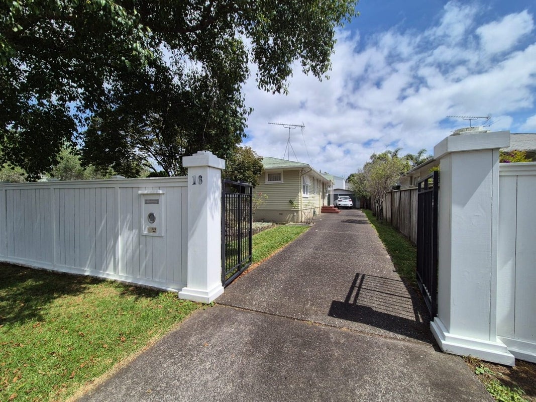 16 Sylvia Road, Hillcrest, Auckland - Carousel 1