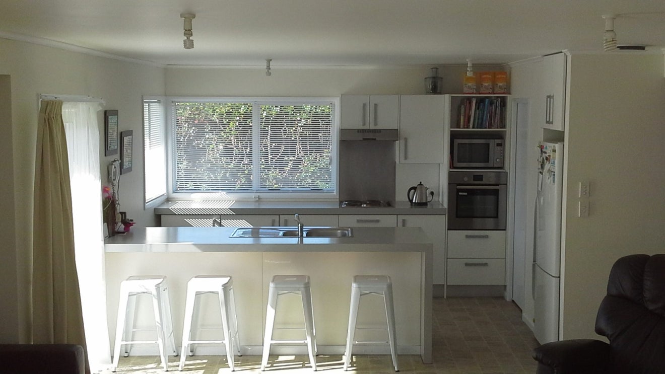 6 Wells Road, Bucklands Beach, Auckland - Carousel 2
